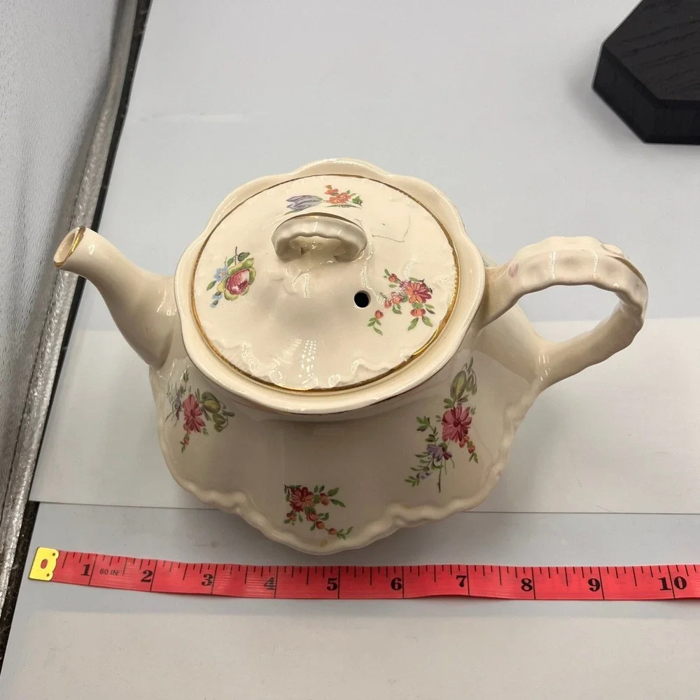 Hutschenreuther Selb Bavaria Priscilla Teapot German Porcelain Floral Gold Trim